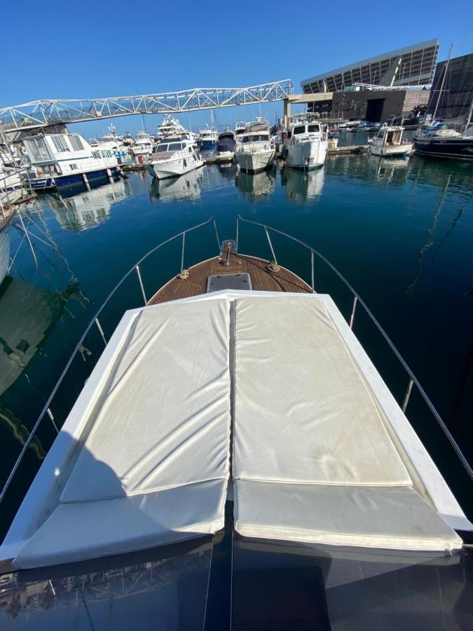 Hôtel Laura Boat à Sant Adrià de Besòs Extérieur photo