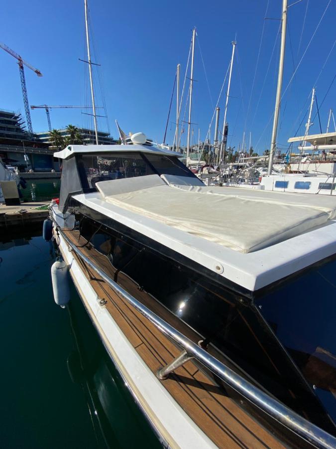 Hôtel Laura Boat à Sant Adrià de Besòs Extérieur photo